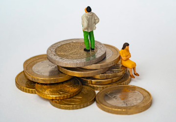 Transparency and Cooperation: The First Steps to Financial Success in Marriage