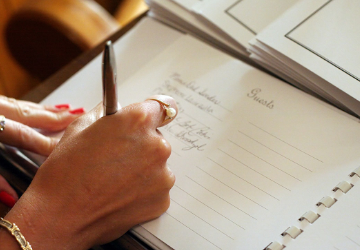 5 Creative Ways to Gather and Display Guest Messages