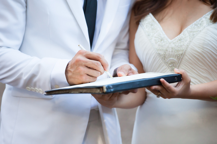 5 Steps to Writing Your Own Wedding Vows | Wedding Planner