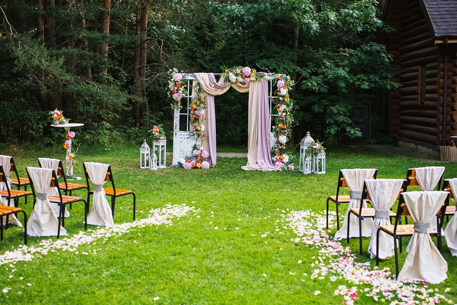 Four Decoration Tips for Your Outdoor Wedding
