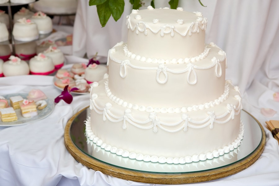 11 Unique Wedding Cake Flavours To Consider