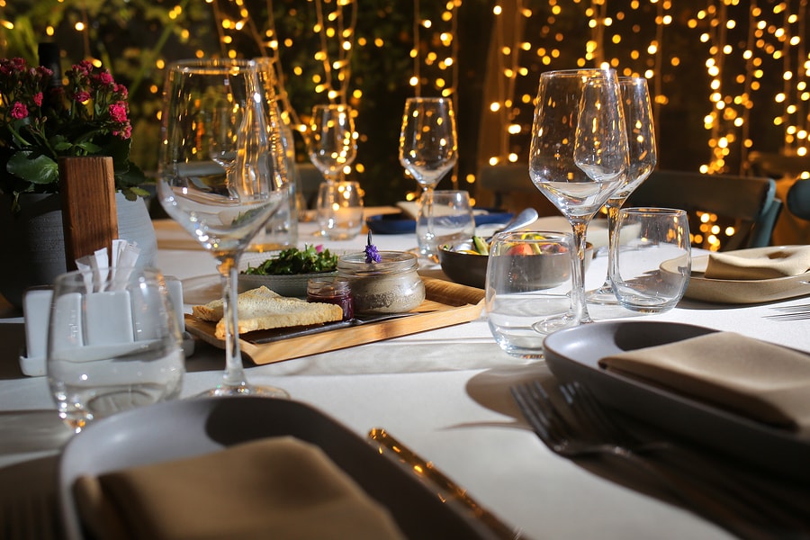 How To: Planning The Perfect Outdoor Wedding Menu