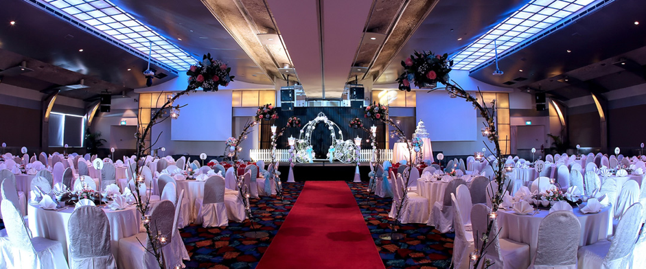 5 Grand Ballrooms For A Glamourous Wedding