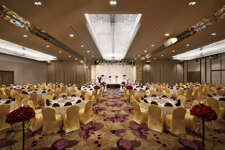 5 Grand Ballrooms For A Glamourous Wedding