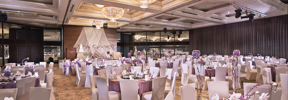 5 Grand Ballrooms For A Glamourous Wedding