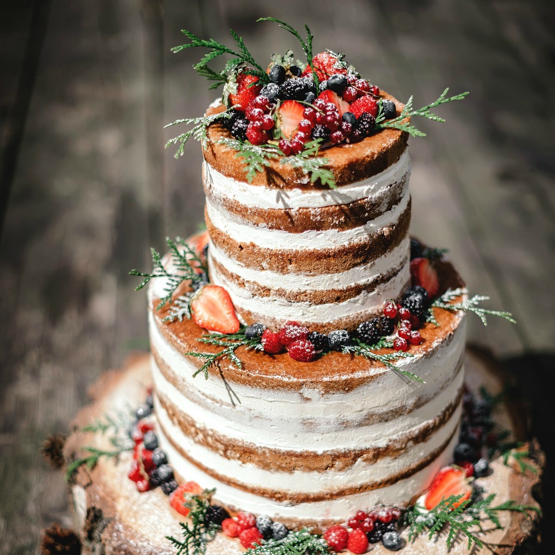 Unique Wedding Cake Ideas for The Unconventional Couple