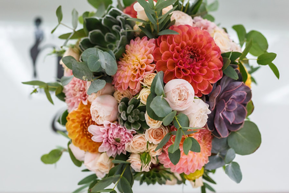 5 Tropical Blooms Every Garden Wedding Needs