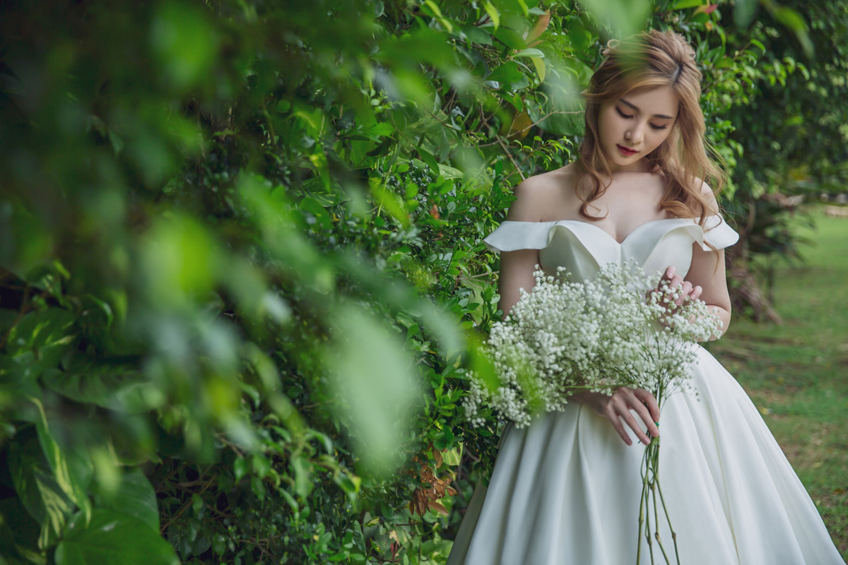 5 Budget Hacks for Purchasing Your Dream Wedding Dress