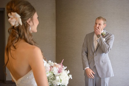 A Couple’s Guide to Pre-Wedding Photography Poses