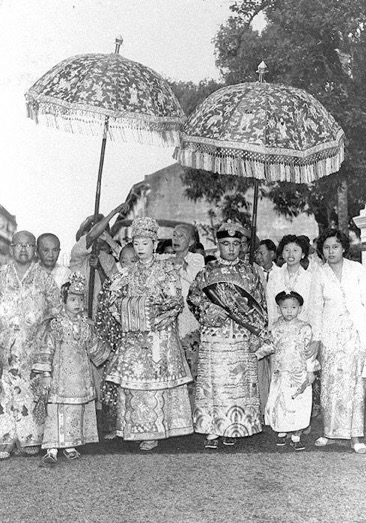 Peranakan Pride: Wedding Traditions Over the Years 