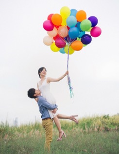 5 Everyday Props for Pre-Wedding Photos That Are Worthy of the ‘Gram