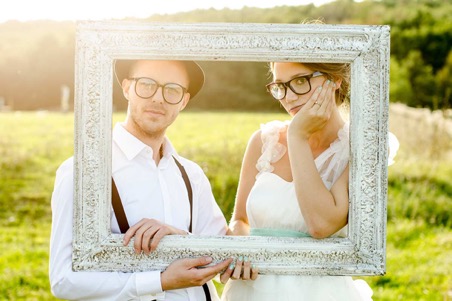 5 Everyday Props for Pre-Wedding Photos That Are Worthy of the ‘Gram