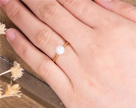 5 Unique Diamond Alternatives For A Sensational Engagement Ring