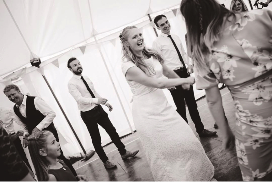 5 Fun and Creative Activities for Your Wedding Entertainment 