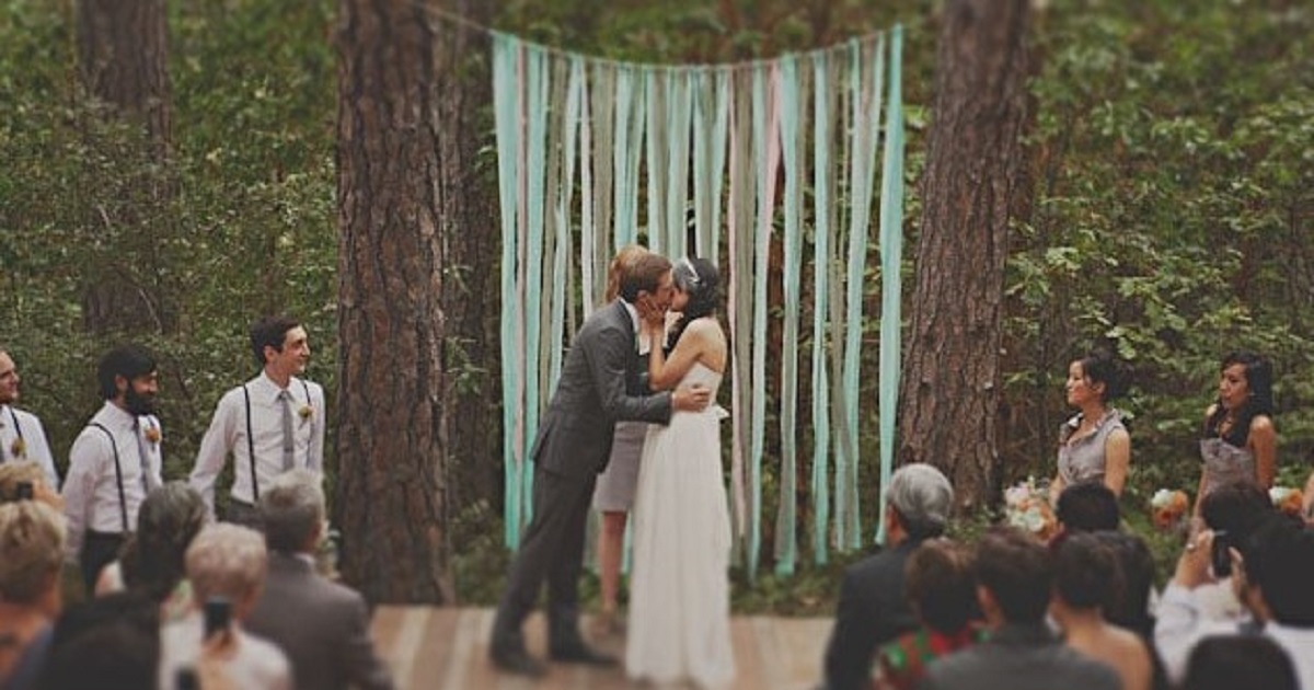5 Unique DIY Wedding Photo Booth Ideas Besides Floral Walls