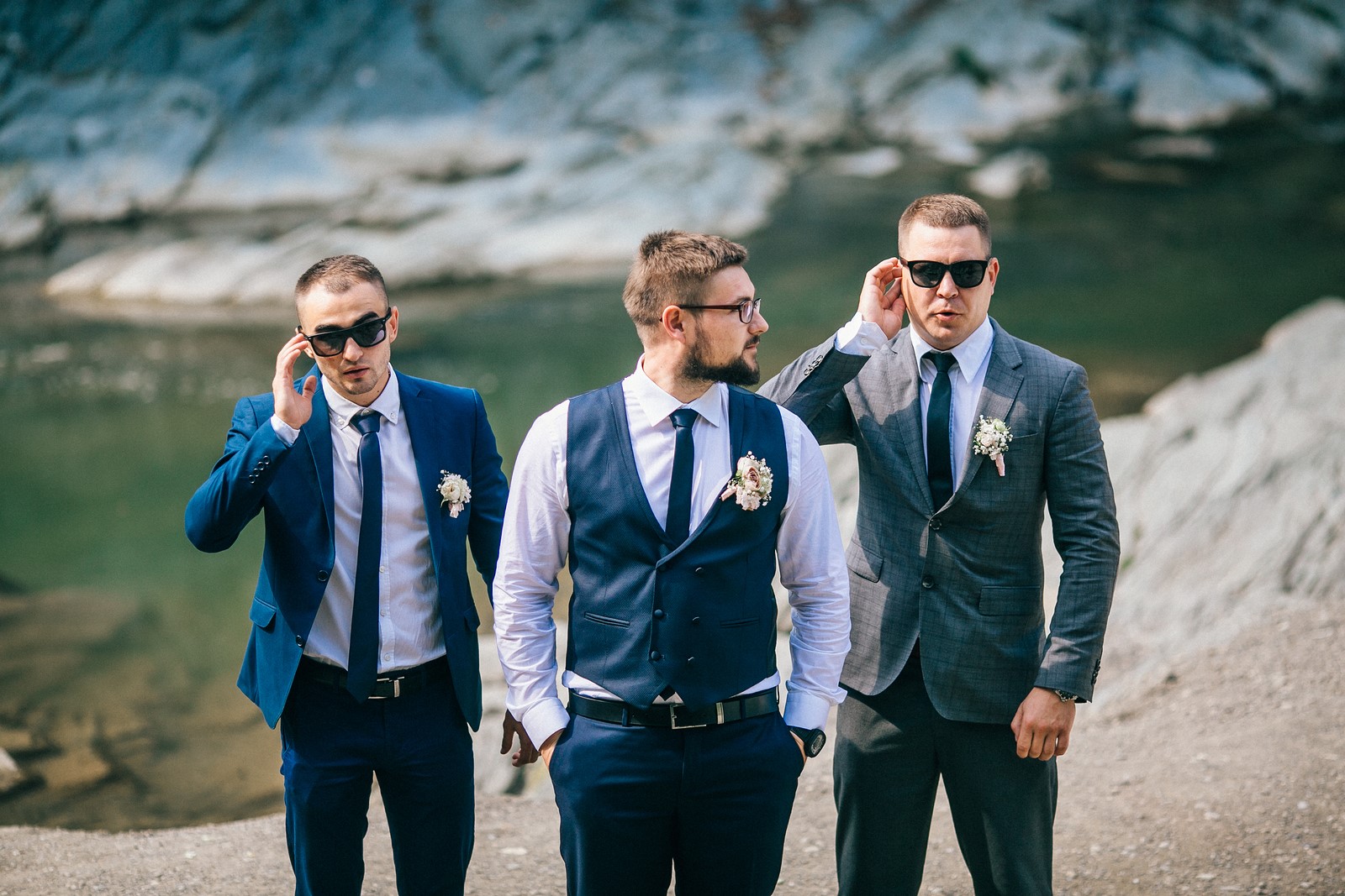 4 Tips to Dress Your Groomsmen Easily with Class and Style