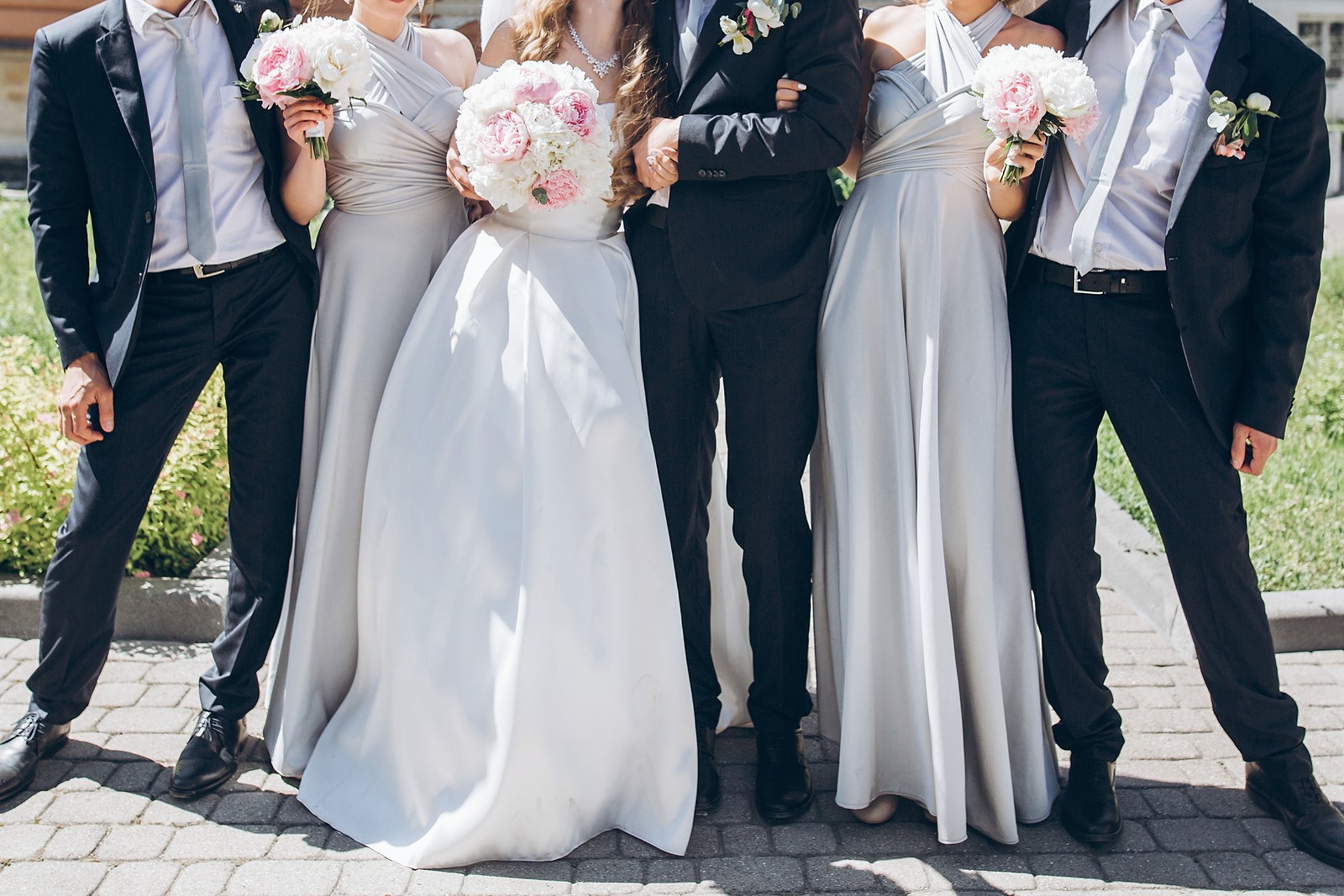 4 Tips to Dress Your Groomsmen Easily with Class and Style
