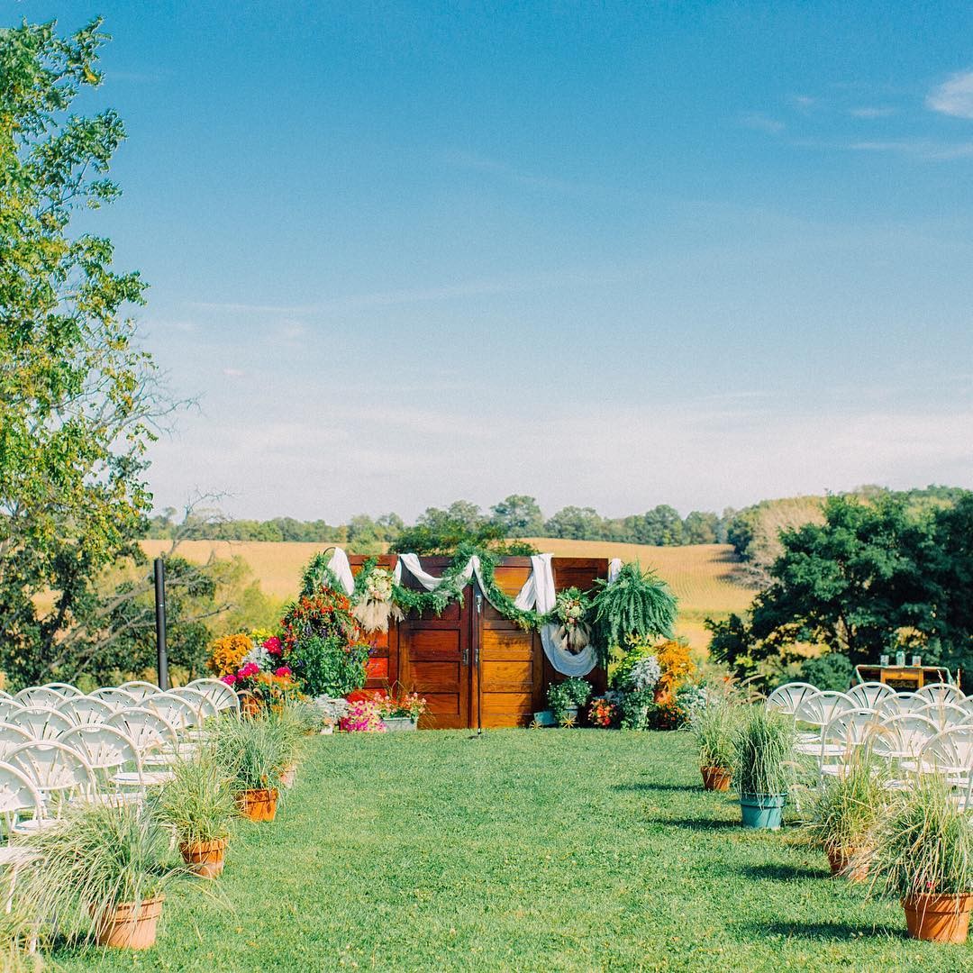 6 Interesting Ways to Add Potted Plants to Your Wedding