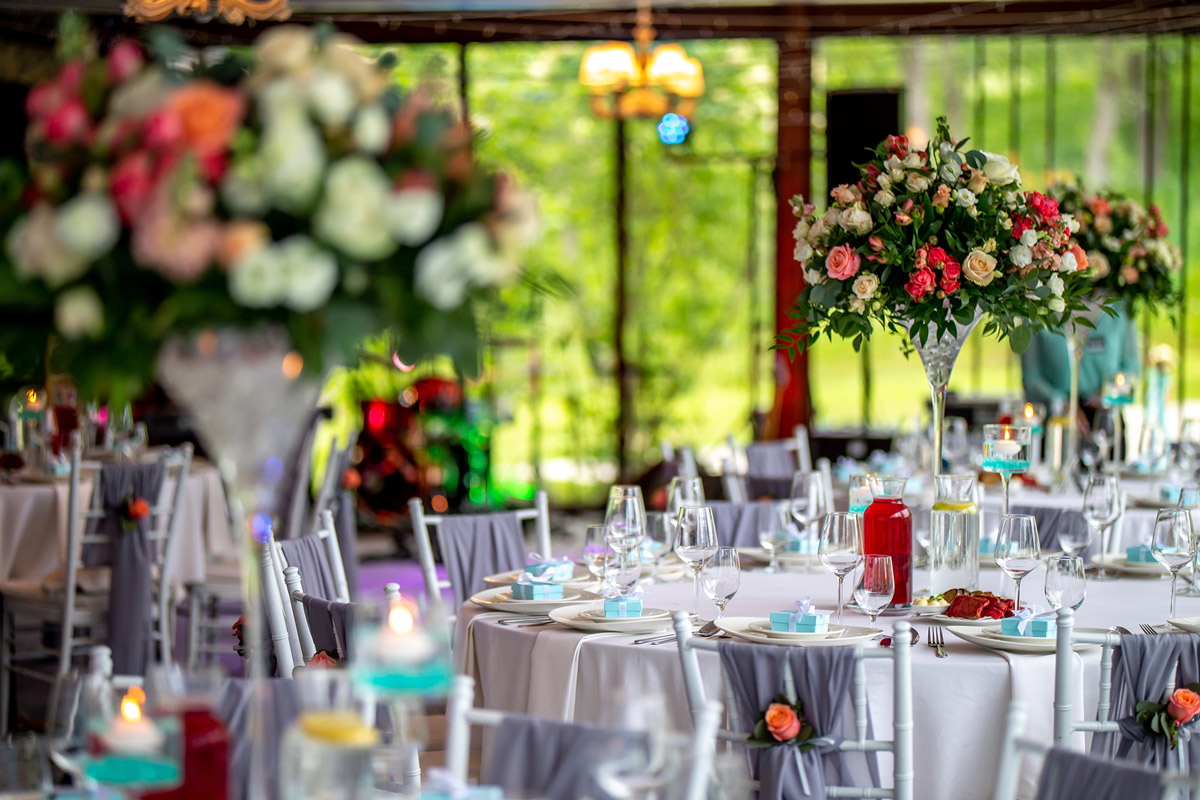 Indoor vs Outdoor Weddings: The Pros & Cons