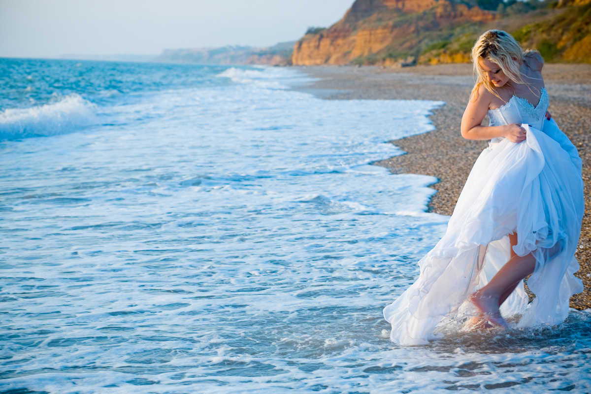 4 Things to Look Out For If You’re Planning A Beach Wedding