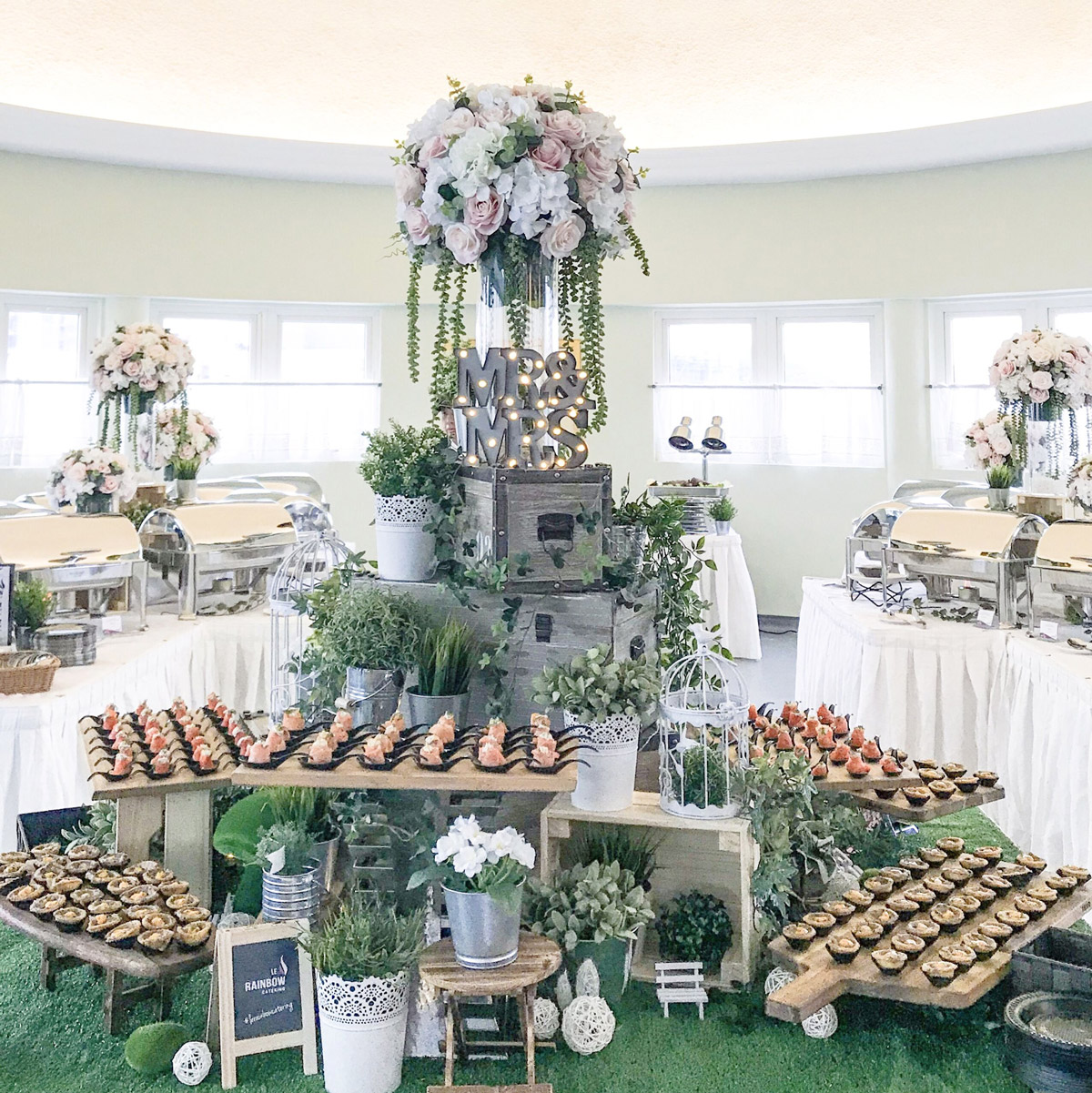 4 Benefits of Hiring a Food Caterer for Your Wedding