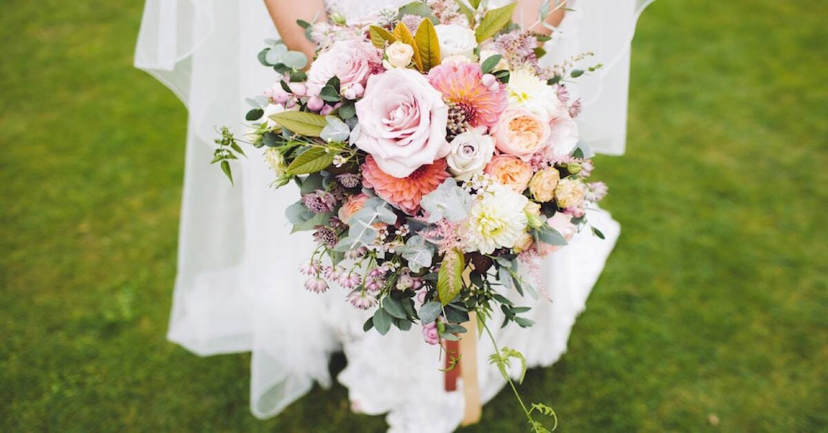 A Guide To Choosing Flowers For Your Wedding