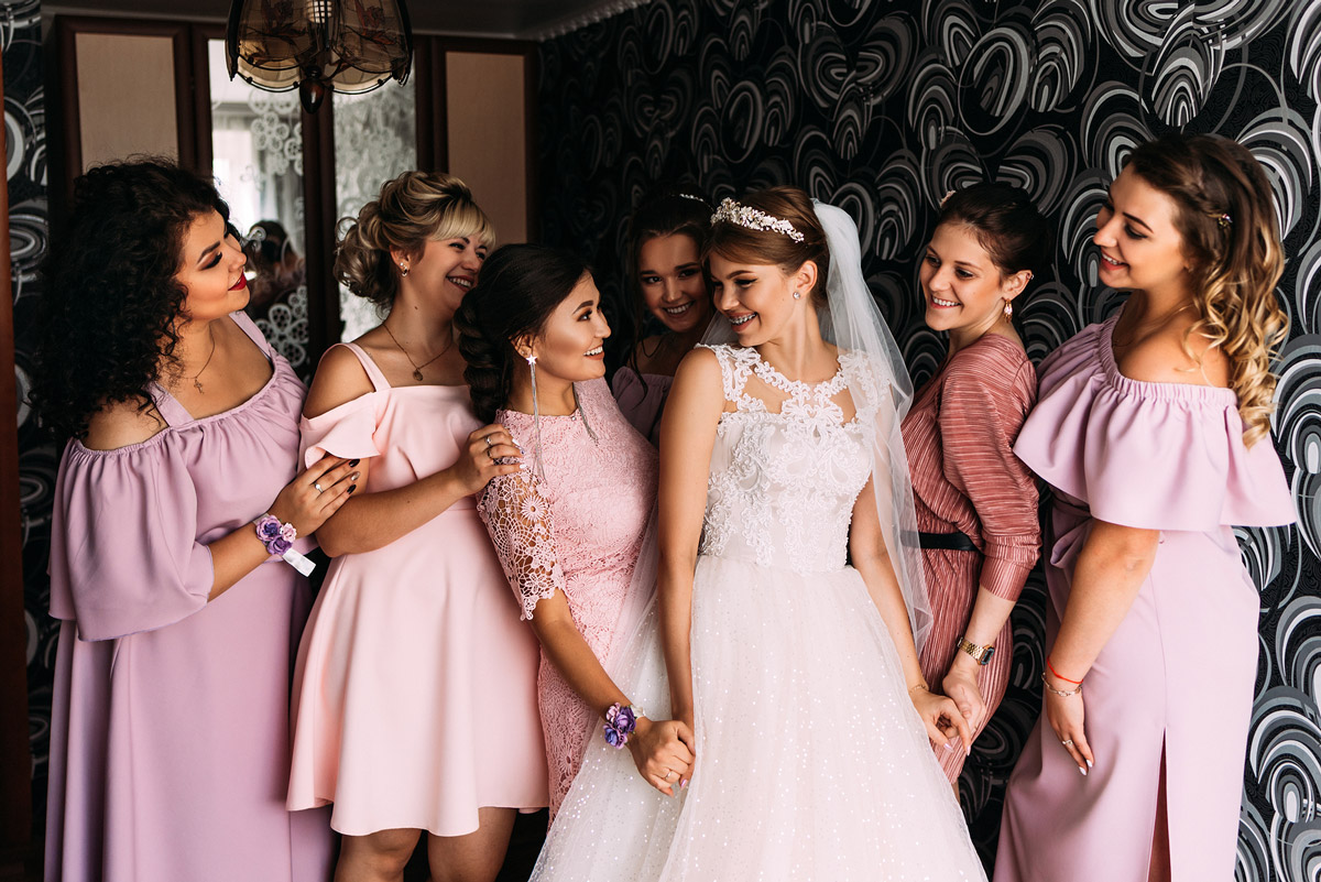 A Guide to Picking Bridal Party Outfits for Your Wedding Day