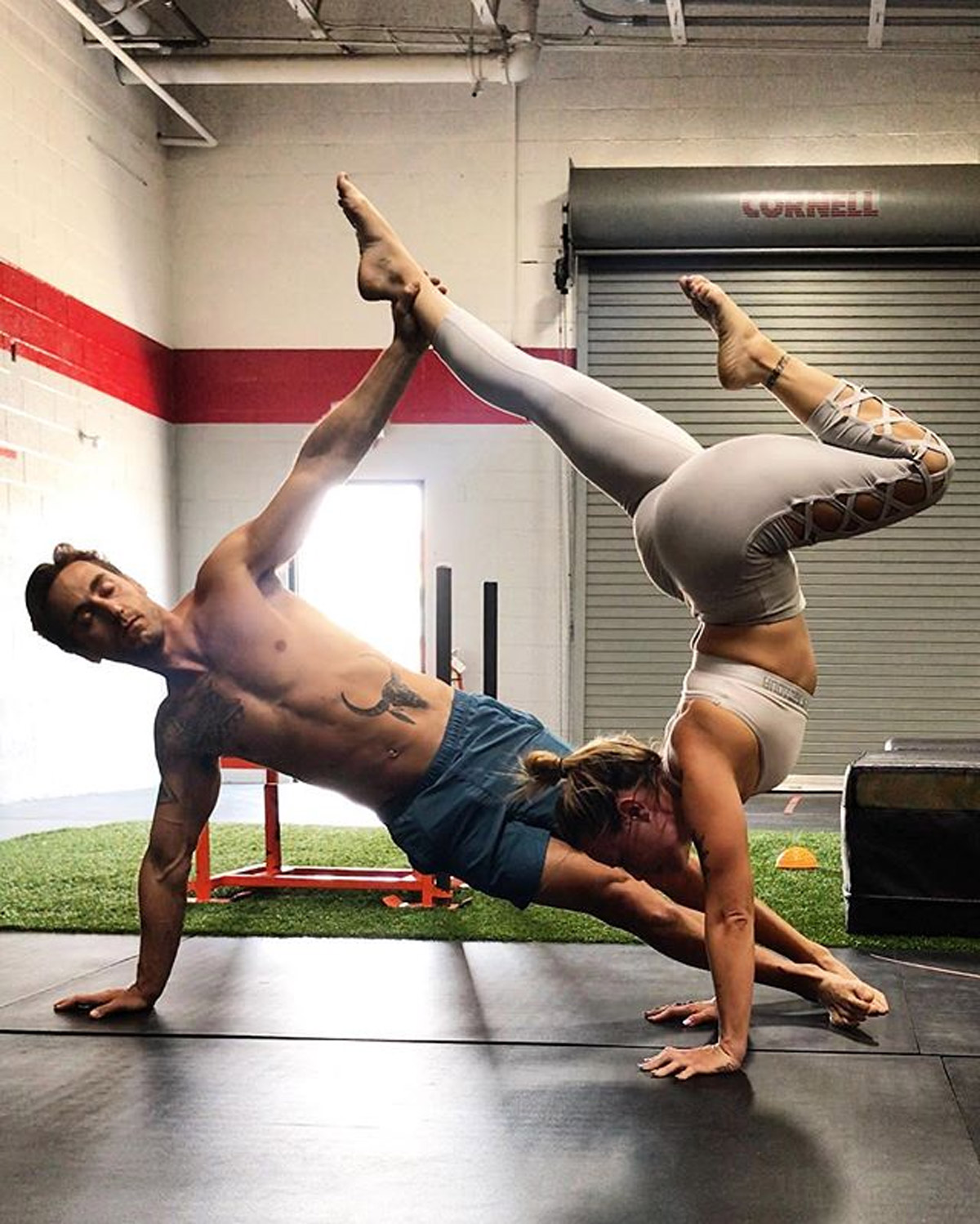5 Couple Yoga Poses to Strengthen Your Relationship