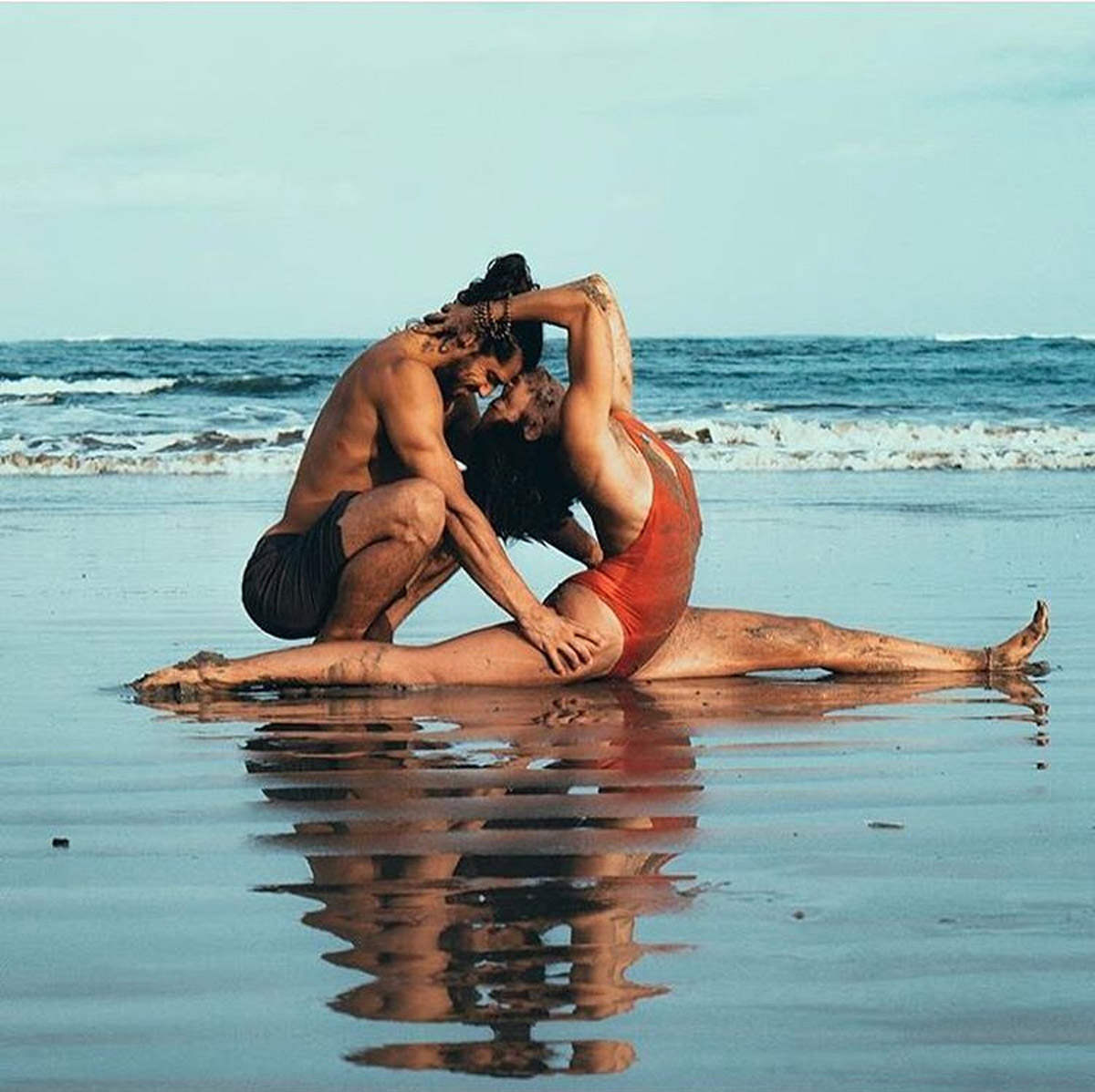 5 Couple Yoga Poses to Strengthen Your Relationship