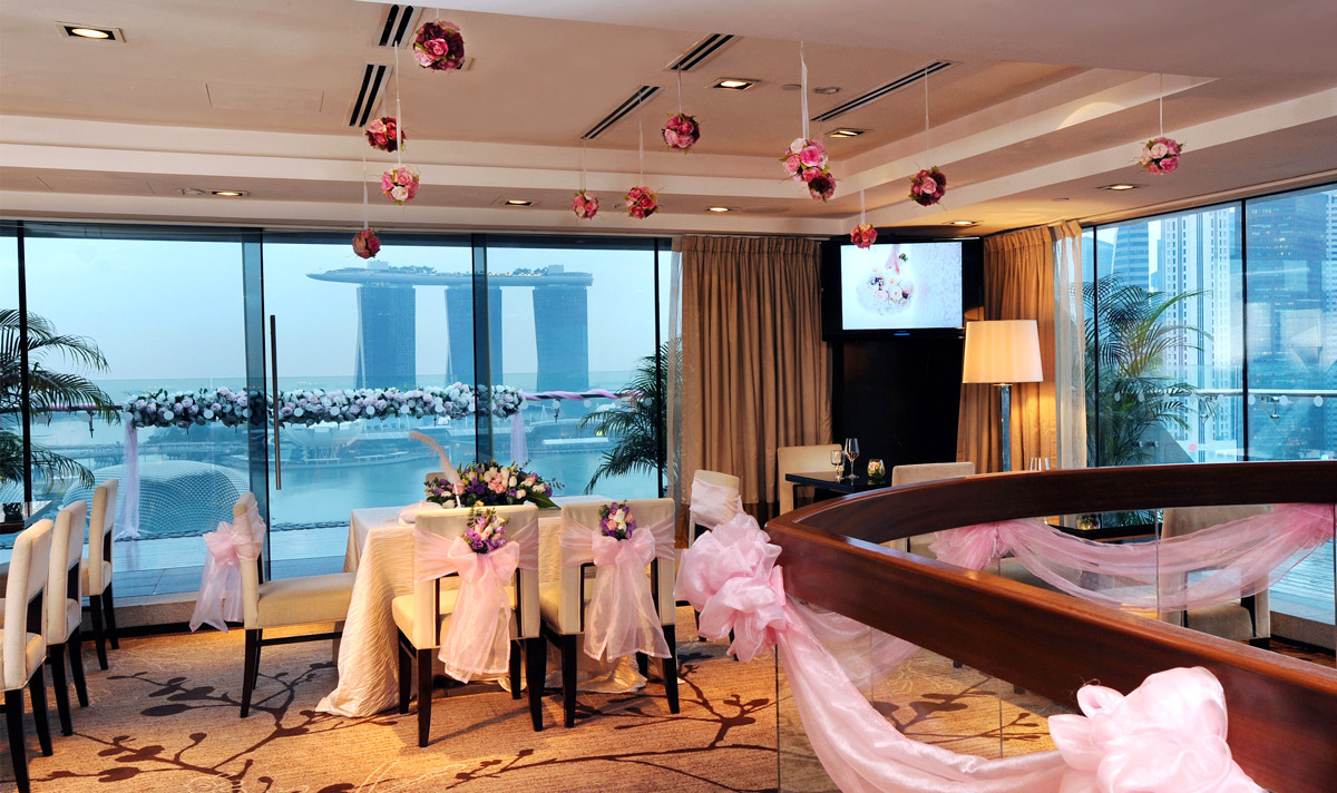 Hold a Solemnisation Ceremony in the Sky & Enjoy a Banquet Buffet at Peninsula Excelsior Hotel