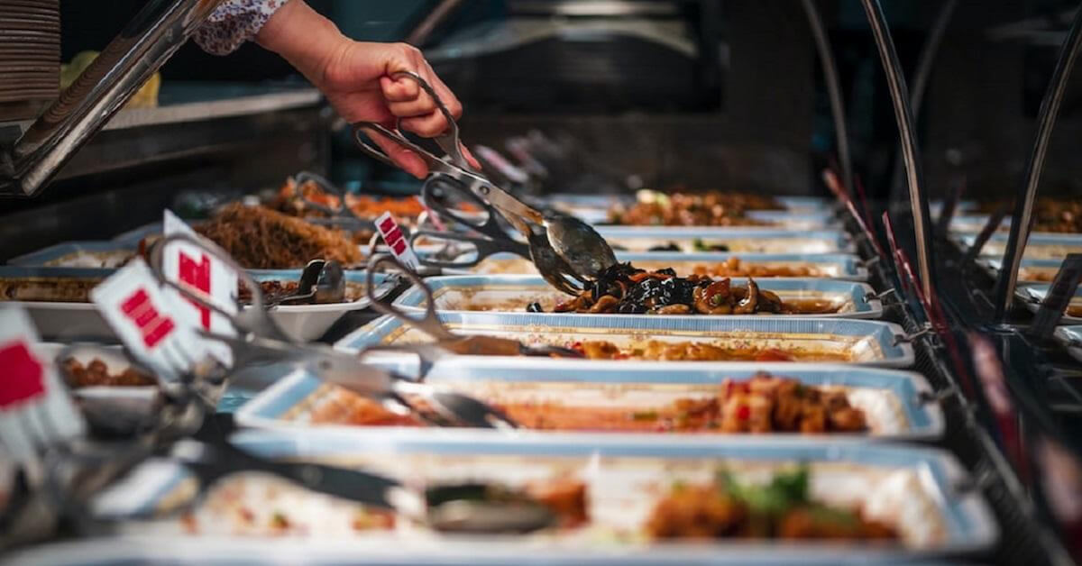 4 Questions to Ask When Choosing Between a Buffet and a Sit-Down Banquet 