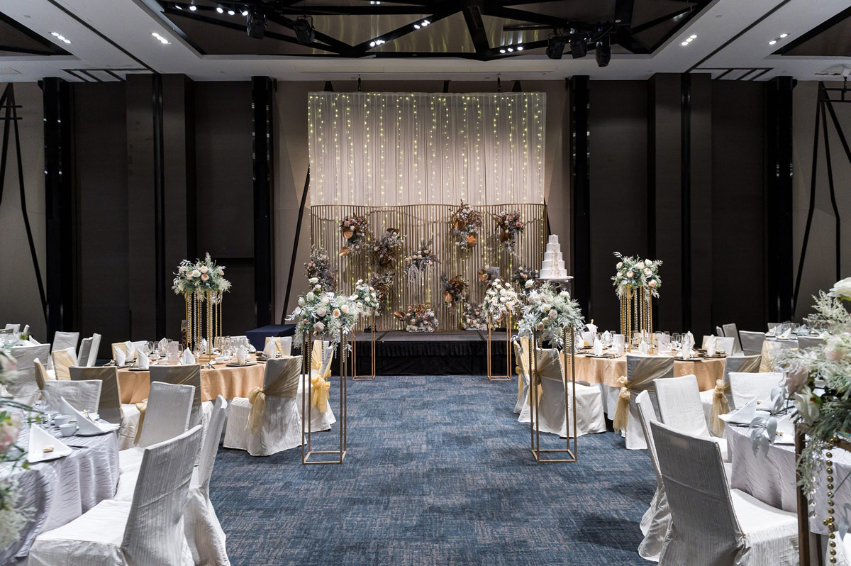 Celebrate A Timeless & Elegant Wedding at Novotel Singapore on Stevens