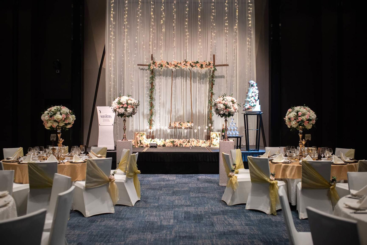 Celebrate A Timeless & Elegant Wedding at Novotel Singapore on Stevens