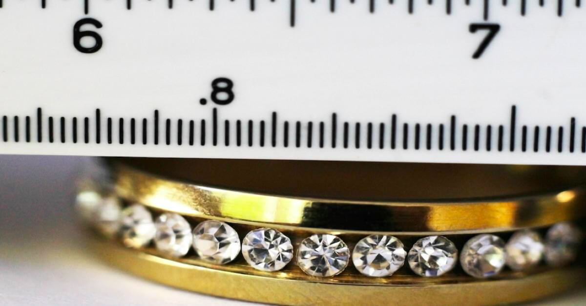 4 Handy Tricks to Secretly Find Out Her Ring Size 