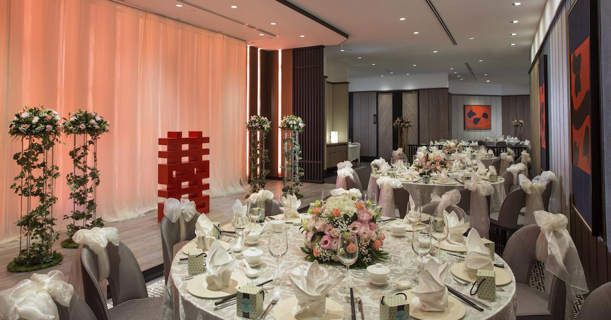 Si Chuan Dou Hua Restaurant: A Modern Chinese Wedding with Customised Punch Bowls & Tailored Tea Bars 