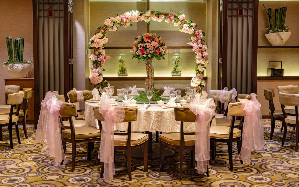 Si Chuan Dou Hua Restaurant: A Modern Chinese Wedding with Customised Punch Bowls & Tailored Tea Bars 