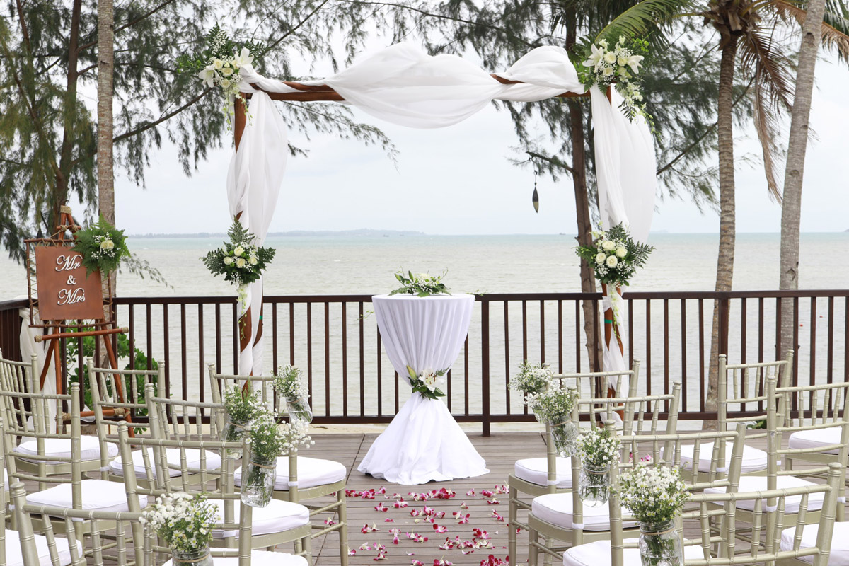 The Residence Bintan: Plan an Idyllic Destination Wedding with Fireworks & Wishing Lanterns by the Beach!