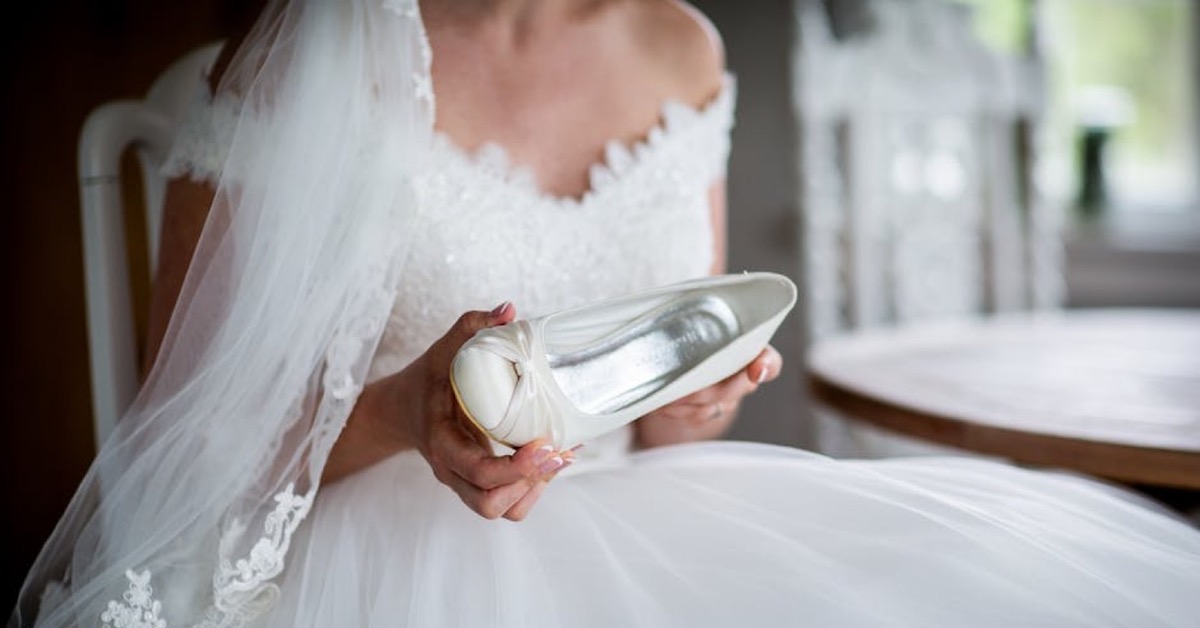 Buy Or Rent: What Is The Actual Cost Of A Wedding Gown?