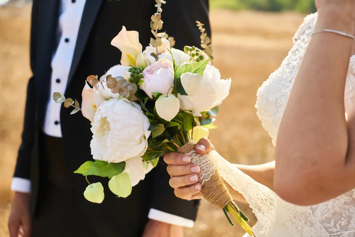 2021 Trends: 3 Fun Ways To Arrange Your Wedding Bouquet