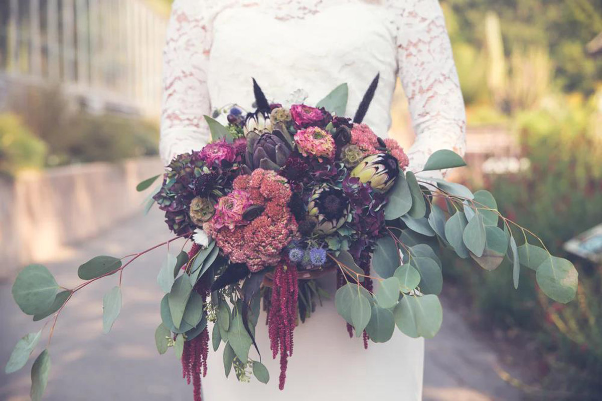 2021 Trends: 3 Fun Ways To Arrange Your Wedding Bouquet