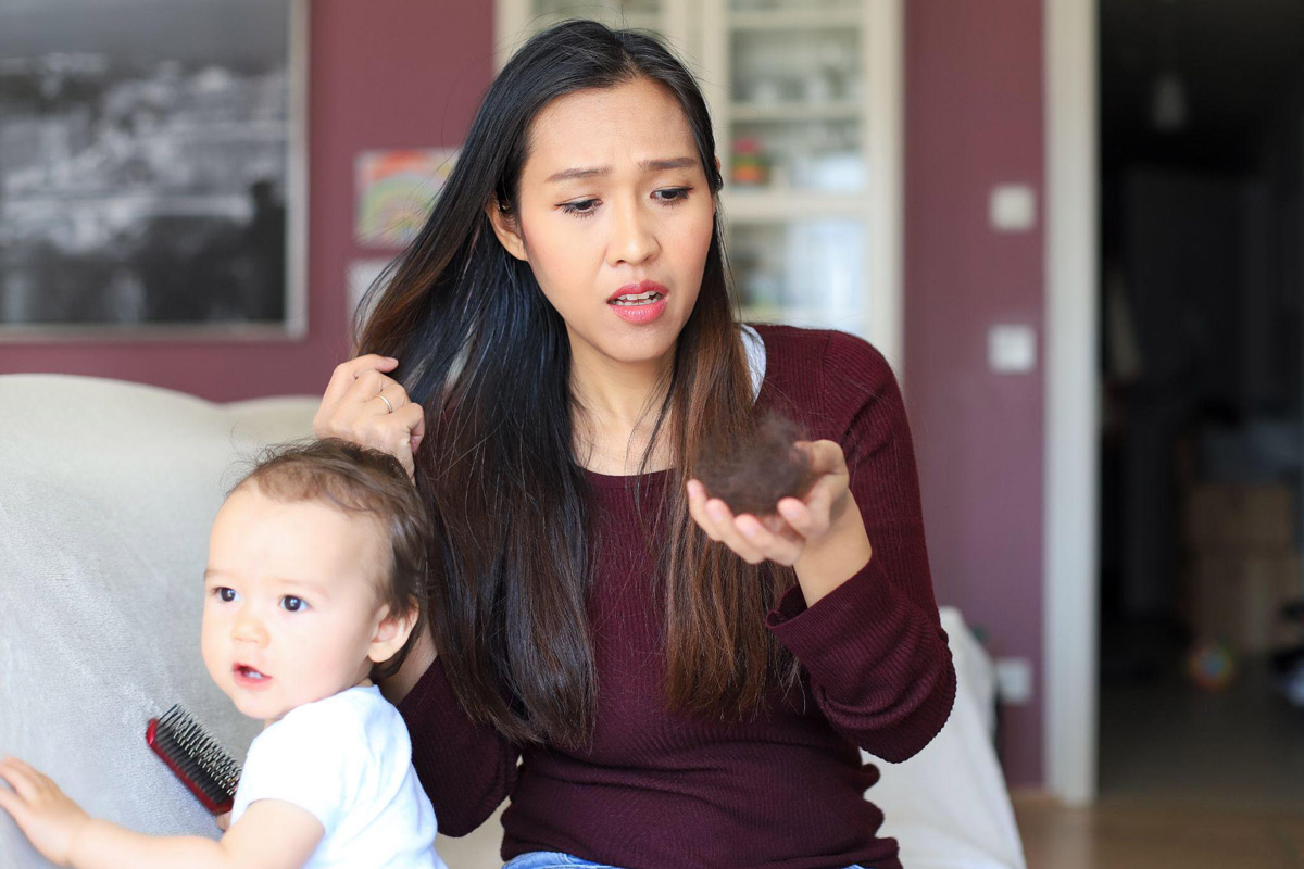 4 Effective Ways All Mums Can Manage Postpartum Hair Loss