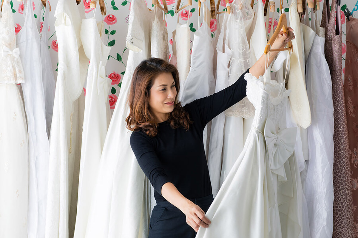 5 Foolproof Ways to Save Money on Your Wedding Gown