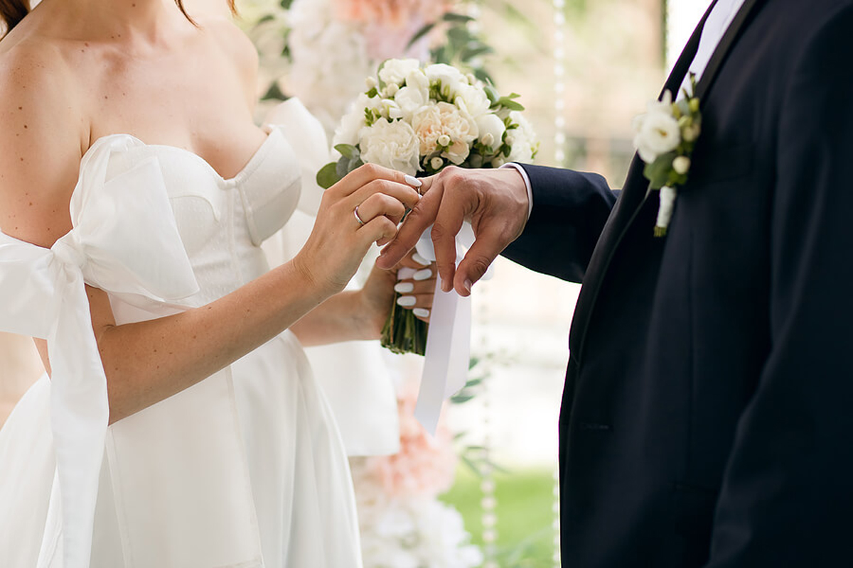 The Best Reasons for Choosing an Indoor or Outdoor Wedding