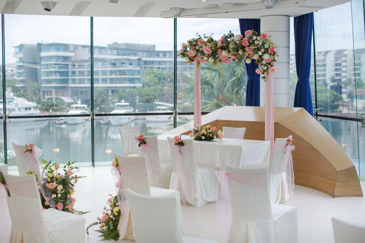 Enjoy a luxurious coastoal/ out-at-sea wedding with ONE°15 Marina Singapore