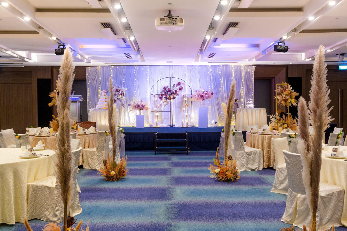 Enjoy a luxurious coastoal/ out-at-sea wedding with ONE°15 Marina Singapore