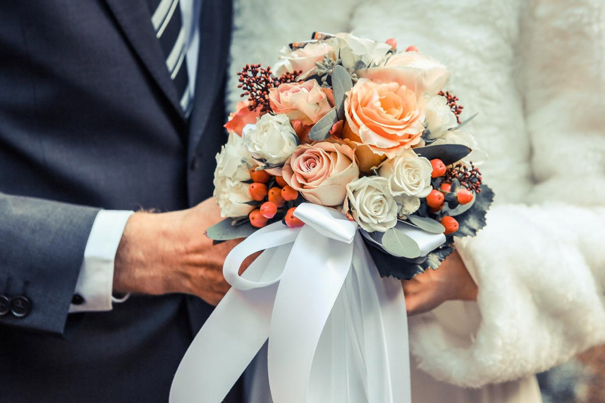 A Sneak Peek at 2024 Wedding Flower Bouquet Trends to Watch