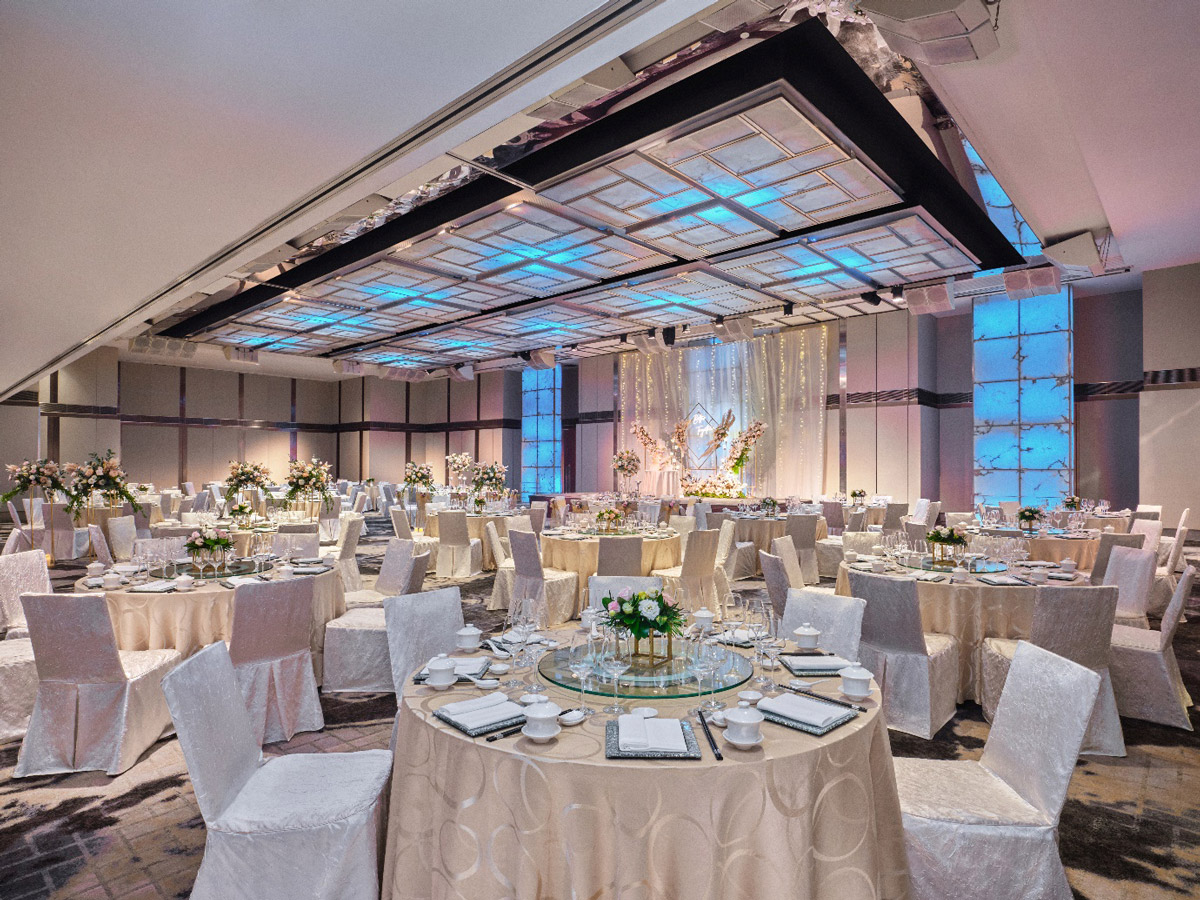 Enchanting Dream Wedding in The Heart of The City at Singapore Marriott Tang Plaza Hotel