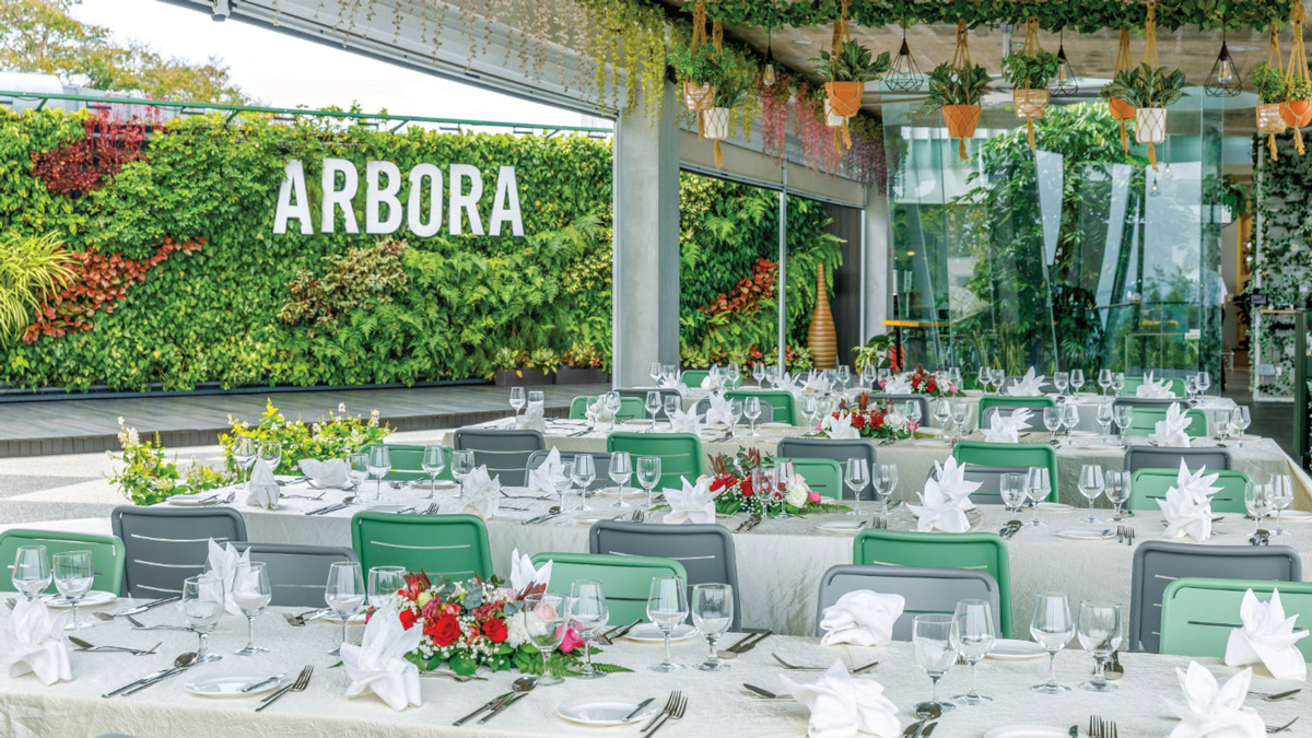 A Hilltop Wedding: Love Ascends to New Heights at Mount Faber Peak