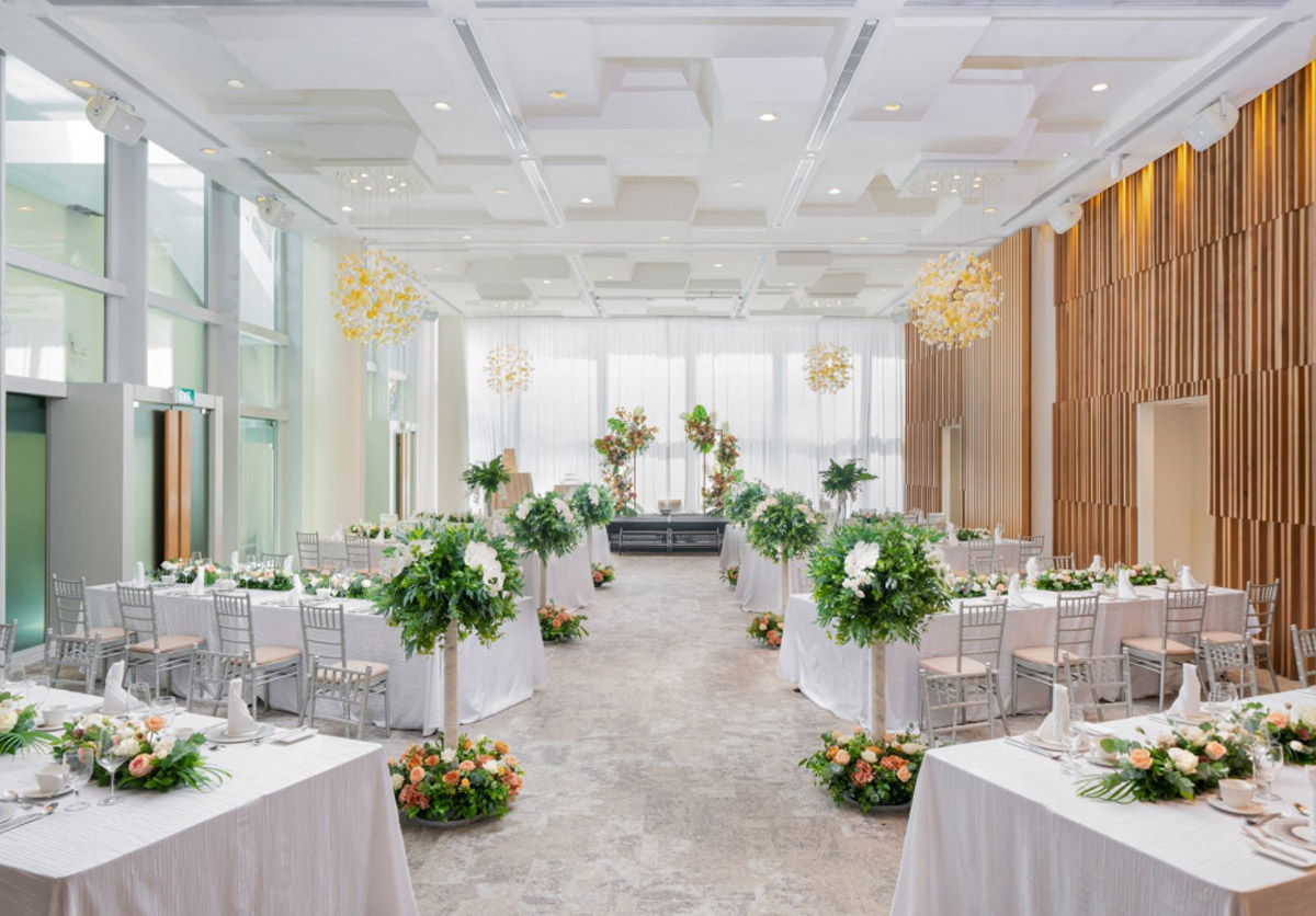 Lush Serenity: Oasia Resort Sentosa Beckons for Your Dream Wedding