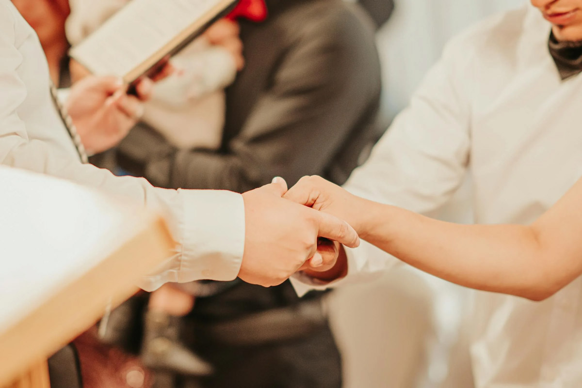 Writing Your Wedding Vows: What You Should and Shouldn’t Do
